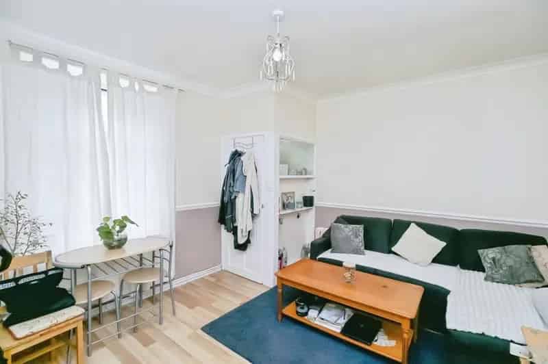 3 Bedroom Terraced House Near M4 Corridor