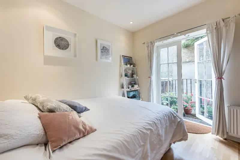 3 Bedroom Flat Kennington Road Private Garden