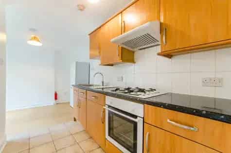 3 Bedroom Period Conversion Flat 73m² London