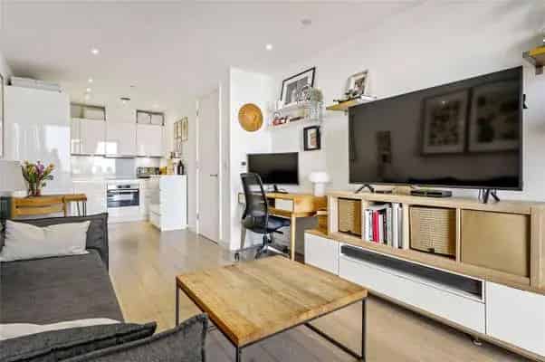 Spacious 1-Bed Apartment with Panoramic City Views and Private Balcony