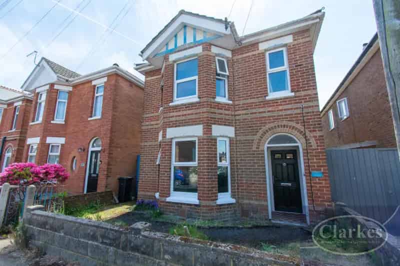 3 Bedroom Detached Victorian House for Sale in Winton