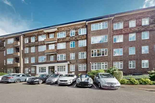 Flat for sale in Avenue Road, St John's Wood, London NW8