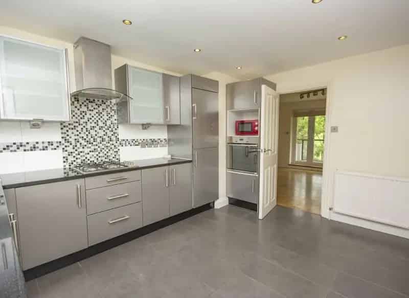 Three Bedroom Apartment with Balcony and Garage