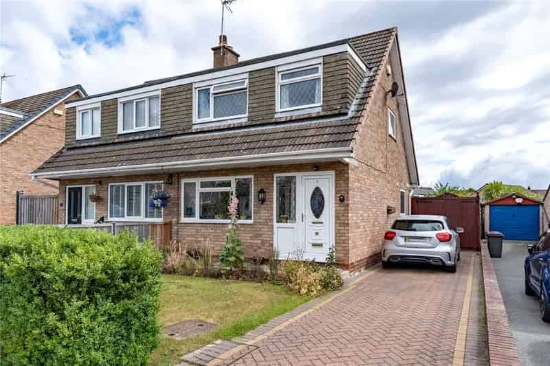 3 Bedroom Semi Detached House in Horsforth