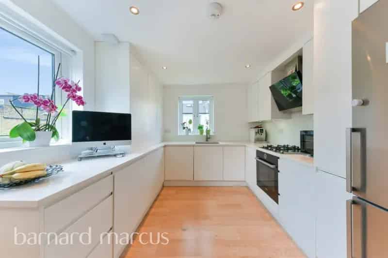 Three Bedroom Split Level Apartment Wendell Park