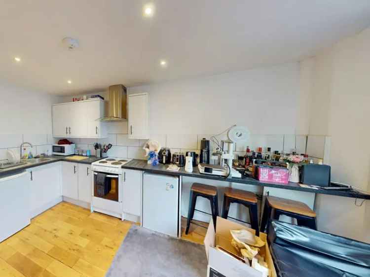 Flat For Rent in Elm Grove, Brighton, England