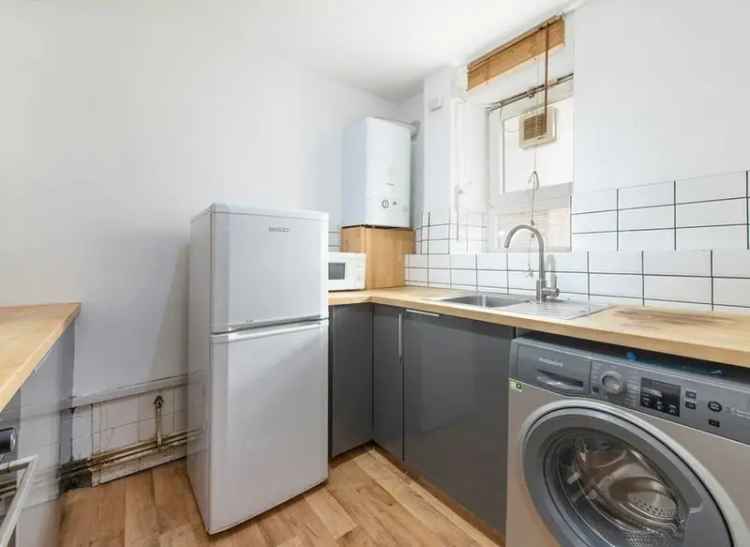 Two Bedroom Flat near Angel with Balcony and Communal Gardens