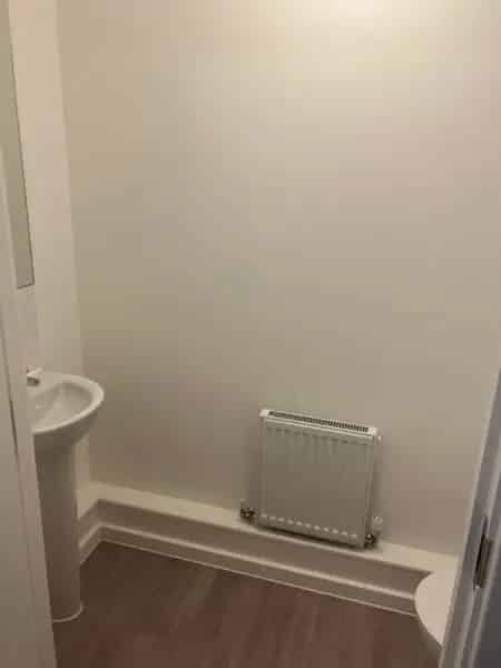 3 Bedroom Flat Ground Floor Own Entrance Patio 2 Toilets Car Park