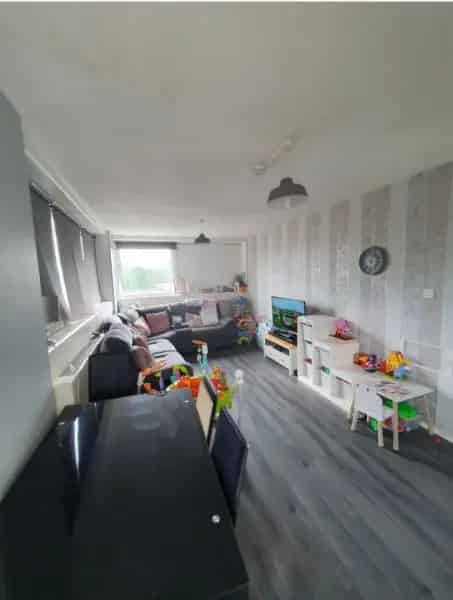 Two Double Bedroom Home with Parking and Amenities