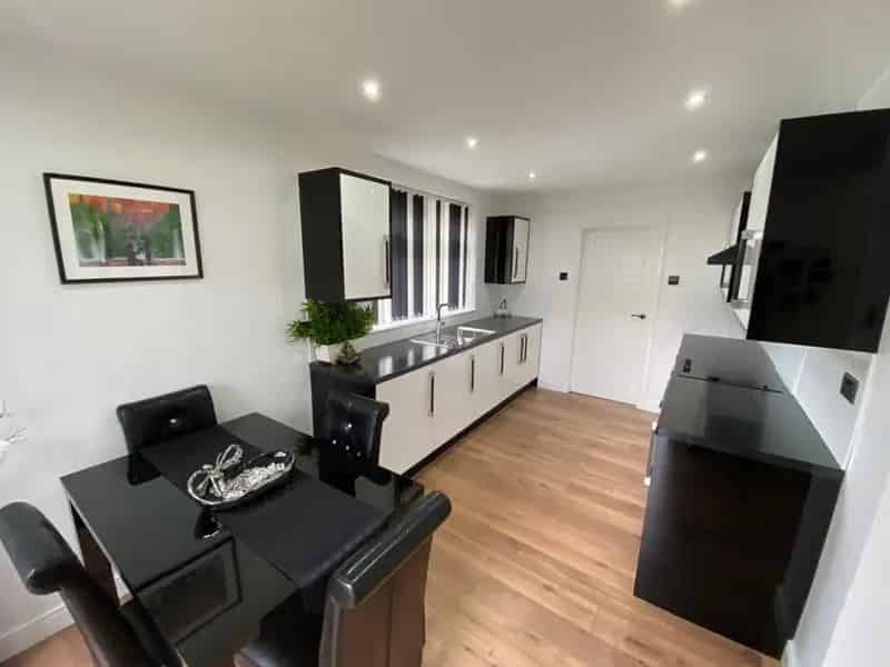 4 Bed Semi-Detached House with Retail Unit for Sale