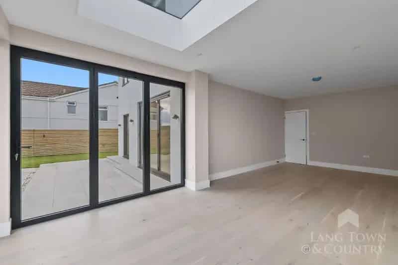 4 Bed House for Sale Refurbished Throughout