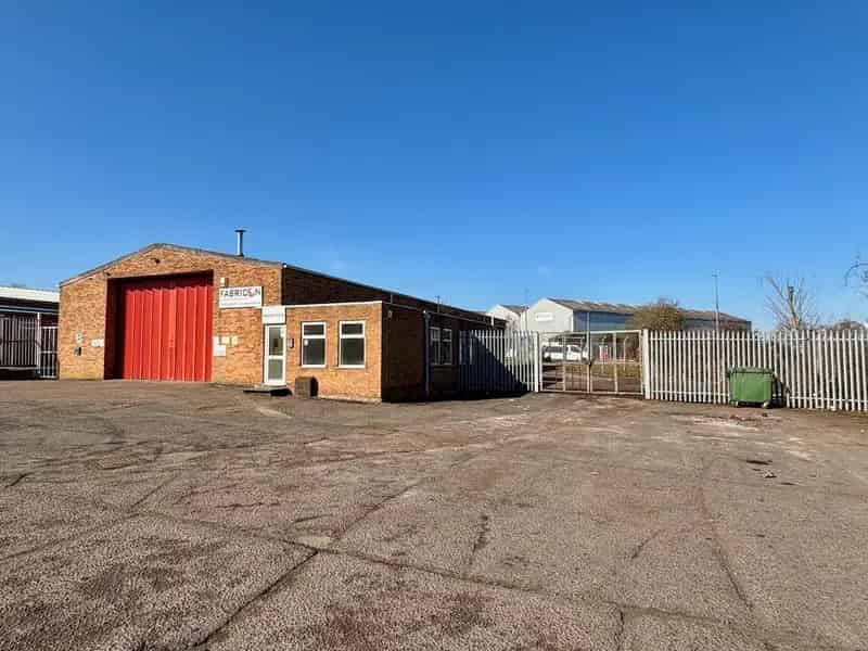 Industrial Unit Leighton Buzzard Refurbishment