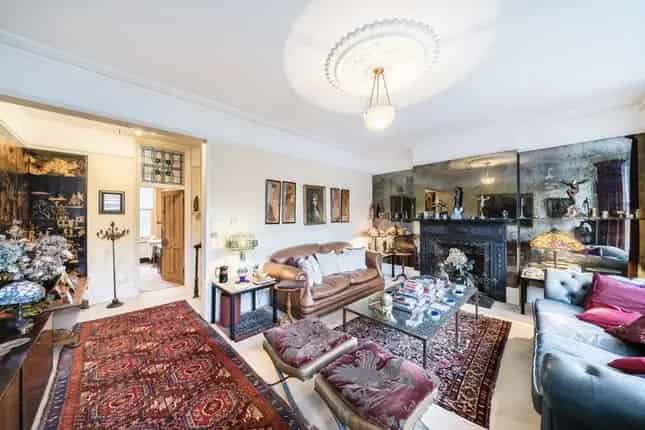 Terraced House for Sale in Fulham SW6