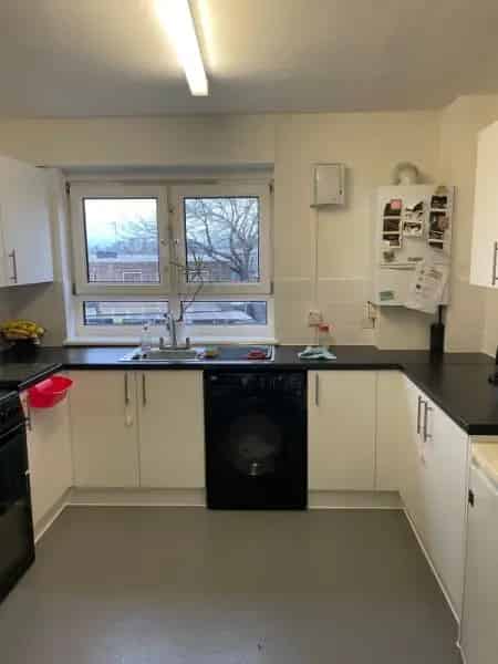 Spacious 1-Bedroom Flat Near Plaistow Station