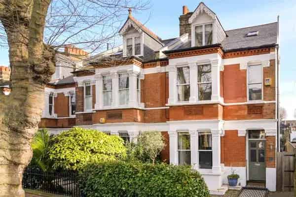 Family Home with Versatile Living Space and Mature Garden