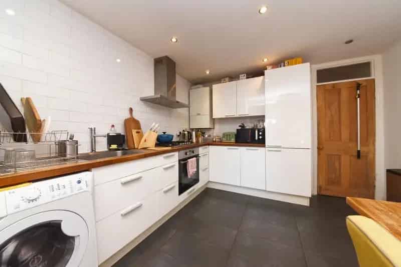 2 Bed Flat for Sale near East Finchley Tube