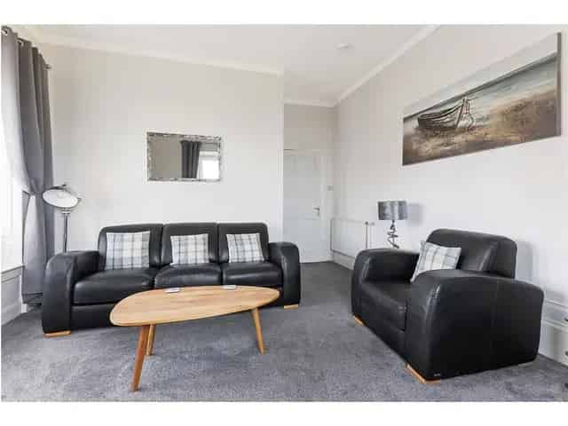2 Bedroom Flat for Sale Breathtaking Firth of Clyde Views