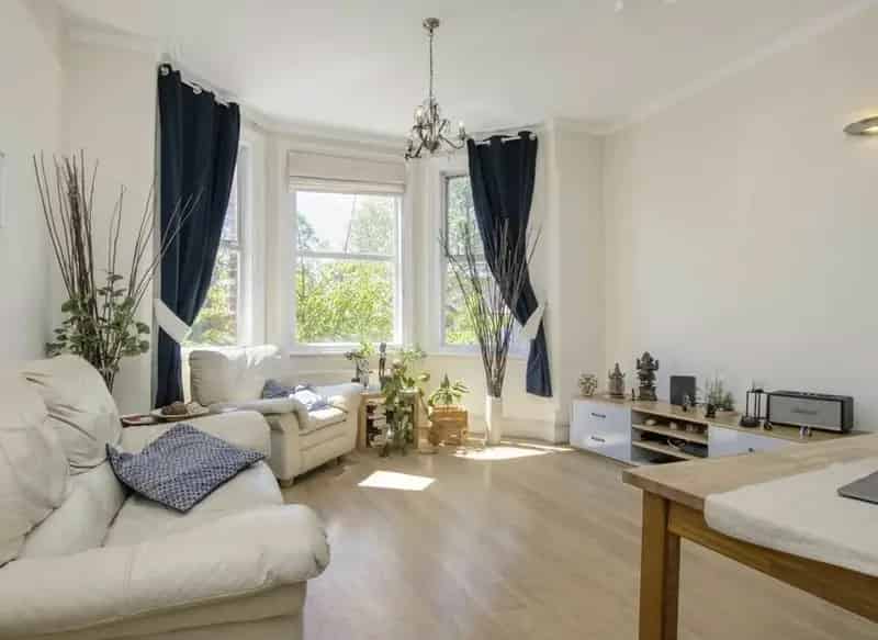 One Double Bedroom Flat Near Ealing Broadway