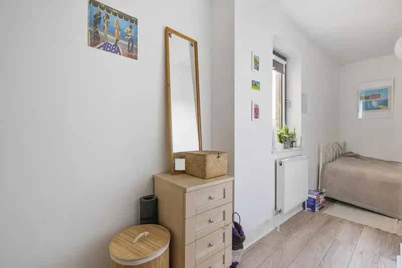 3 Bedroom Flat Queens Road Near Amenities and Transport