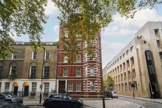 Studio to rent in Red Lion Square, West End, London WC1R