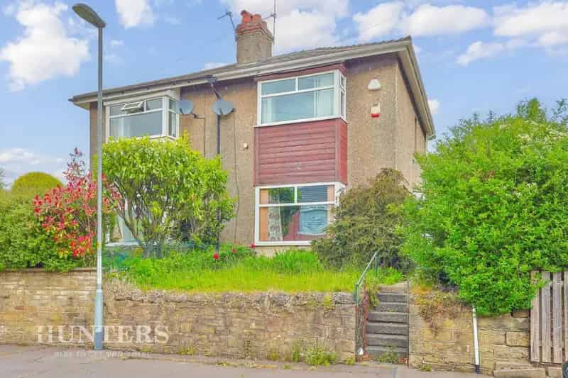3 Bedroom Semi-Detached House For Renovation