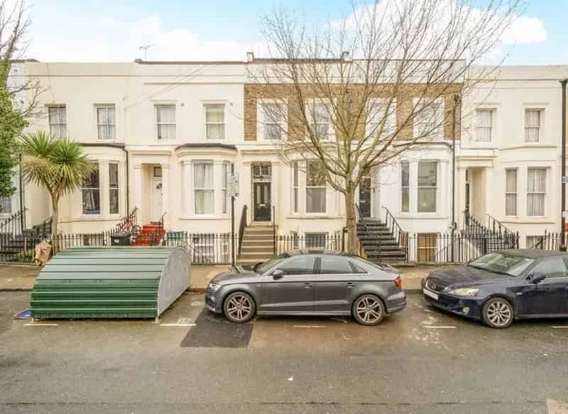 Medina Road 2-Bed 2-Bath Apartment