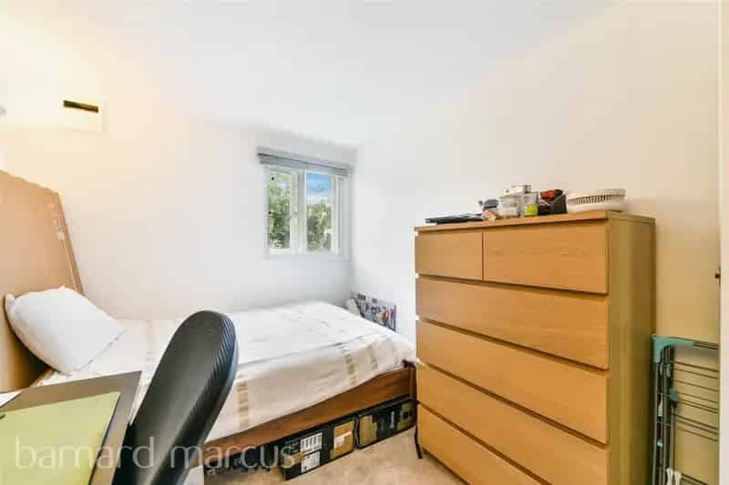 2 Double Bed Flat Shepherds Bush Central Line Westfield