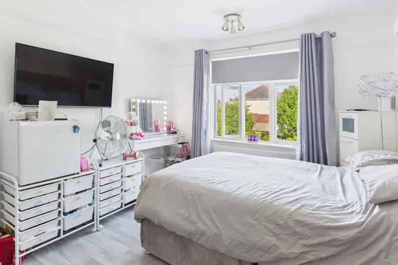 3 Bed House Near Court Lane School - Off-Road Parking - No Chain