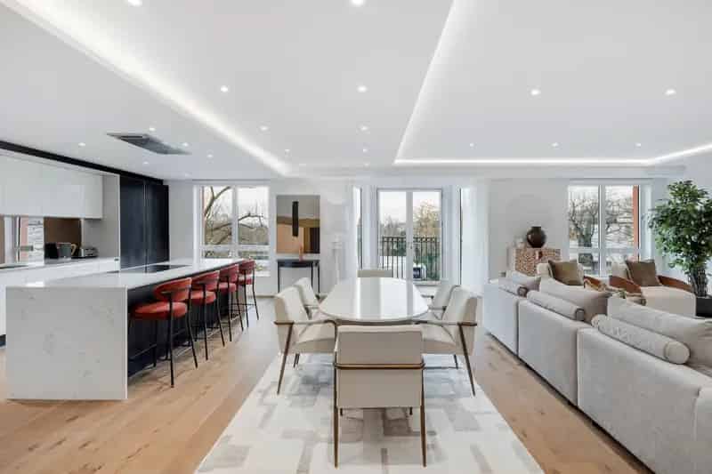 Luxury Hyde Park View Apartment in Elie Saab Residences