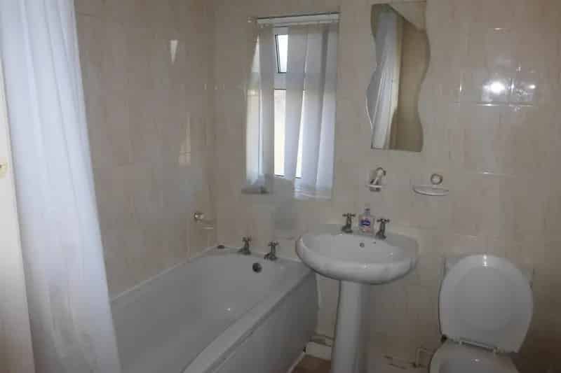 3 Bed End Terraced House With Driveway Near Nottingham City Centre