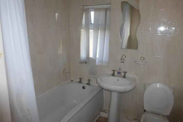 3 Bed End Terraced House With Driveway Near Nottingham City Centre
