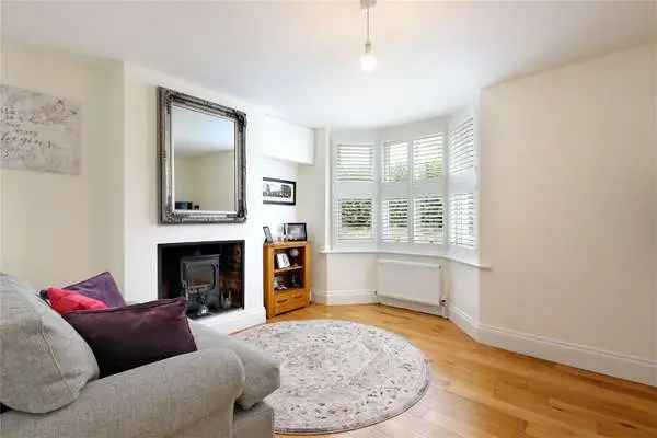 Beautiful Semi-Detached Cottage in Winchmore Hill