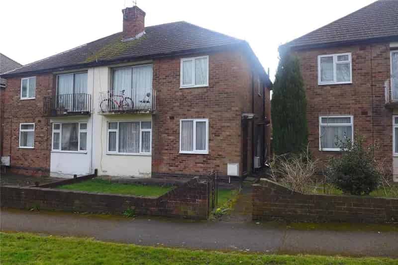 2 Bedroom Maisonette to Rent Near JLR
