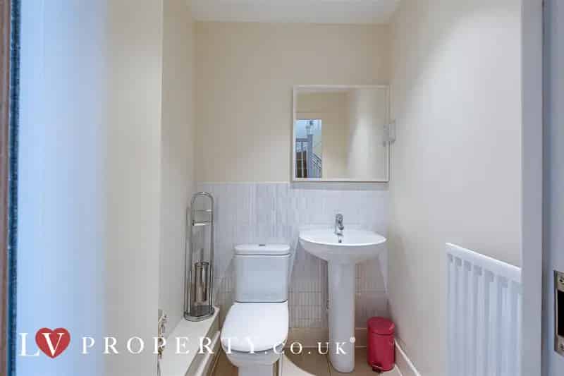 2 Bedroom Penthouse Apartment House to Rent
