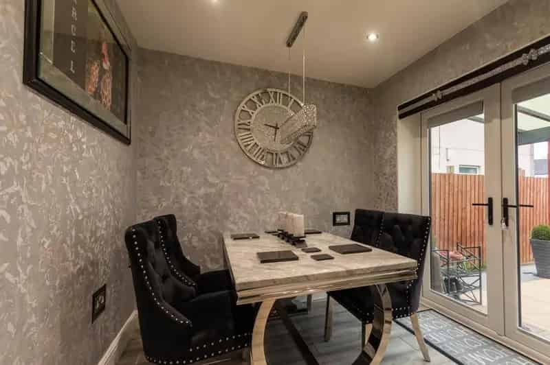 4 Bedroom Semi Detached House To Rent
