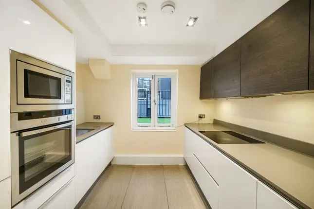 Flat to rent in Baker Street, Marylebone NW1