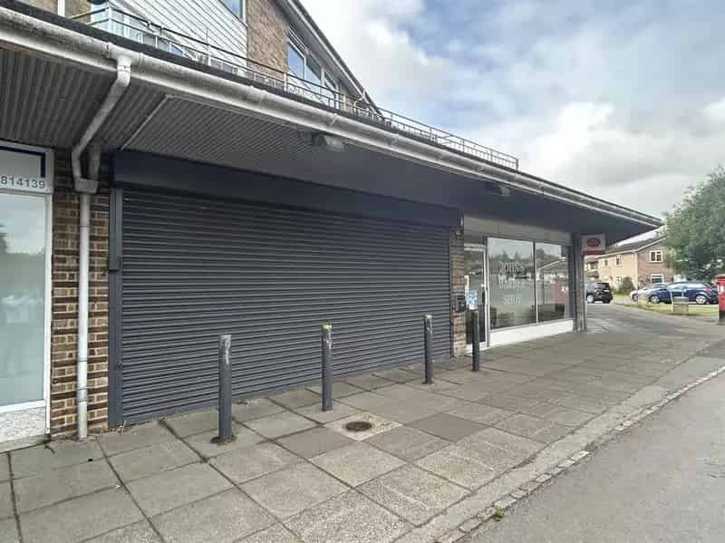 Ground Floor Shop with Toilet and Rear Access
