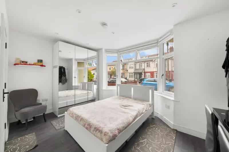 3 4 Bed House for Sale Southall Extended 3 Bathrooms Parking