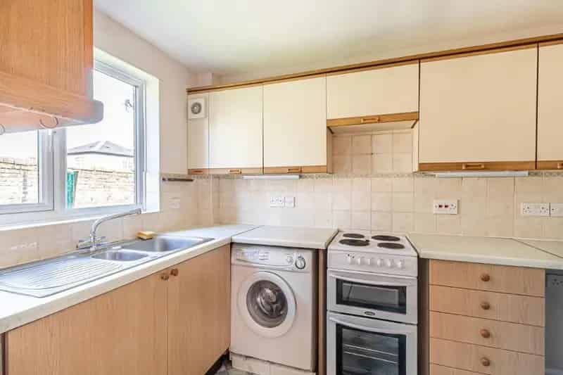 1 Bed Flat for Sale Tring Town Centre 55 Over Allocated Parking