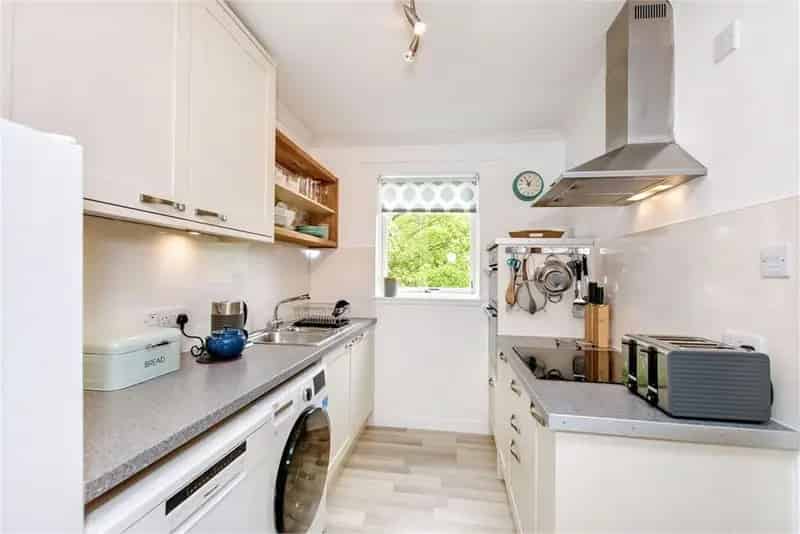 2 Bed Upper Flat North Berwick Main Door Spacious Reception Private Parking