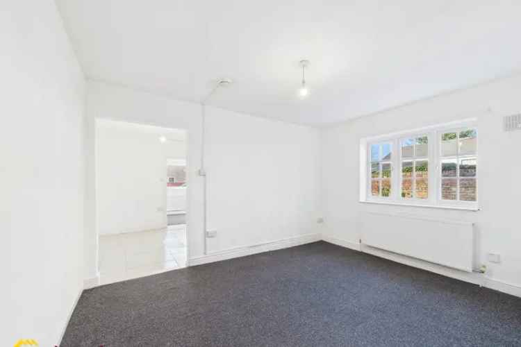 Two Bedroom Maisonette with Parking and Private Entrance