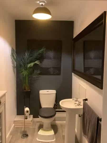 Terraced House with 2 Toilets and Bathroom