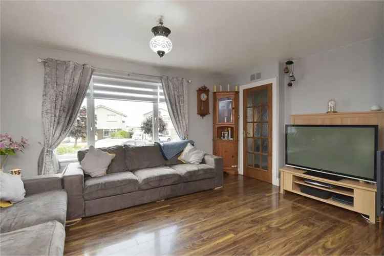 4 Bed Semi-Detached House Near Train Station