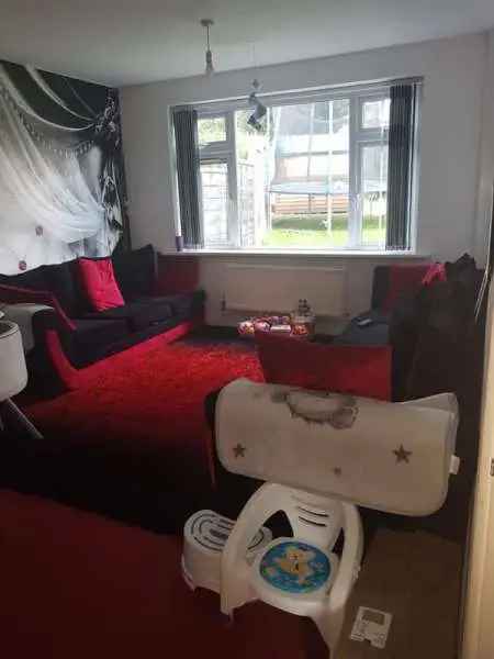 House For Rent in Leeds, England