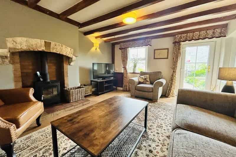 Cosy Stone Cottage in Kniveton Near Ashbourne Peak District