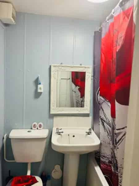 2 Bedroom Maisonette with Balcony and Storage Near Seafront