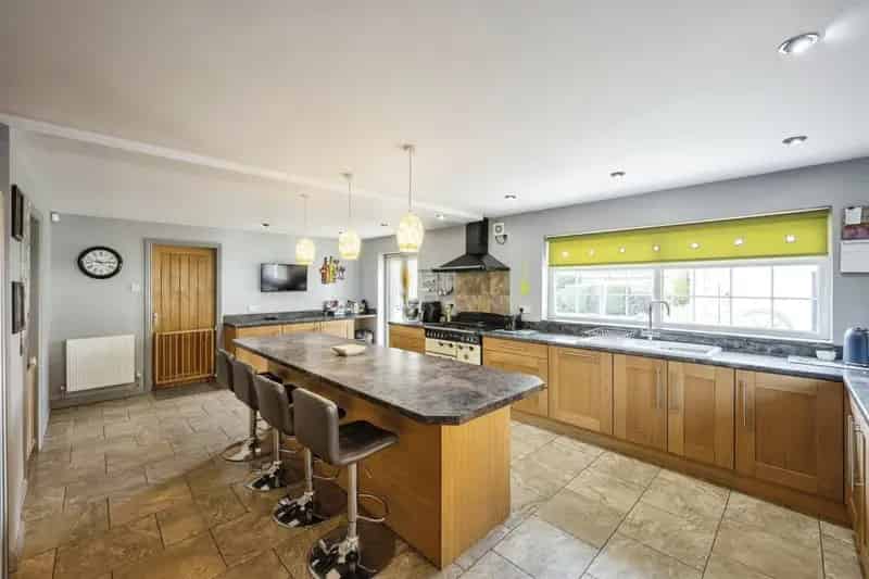 3 Double Bedroom House Hatfield Woodhouse Large Garden Ample Parking