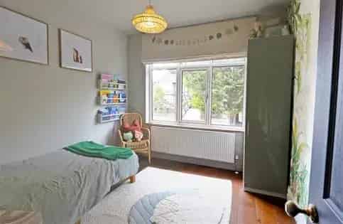 106m² House in London - 3 Beds, 2 Baths, Garage, Garden