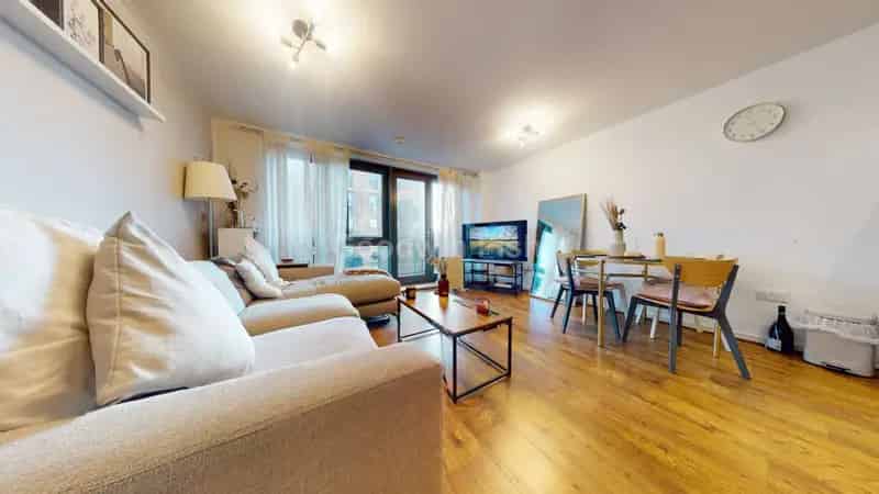 2 Bedroom Apartment City South Manchester