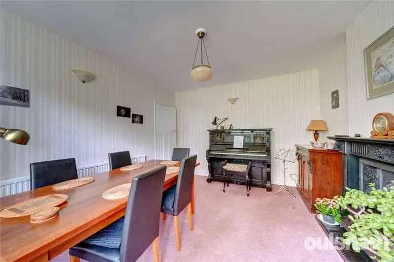 4 bed house for sale